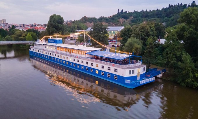 Podoli Boat Rental | Botel Racek