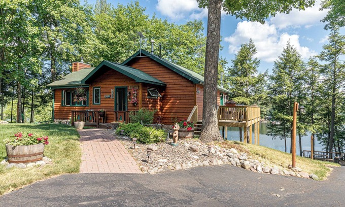 Minocqua Cabin | Bouchard Shores Resort on Lake Tomahawk - Hilltop Cabin