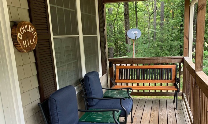 Sandwich House | "Boulder Hill", minutes from the lakes and mountains, hike from the doorstep!