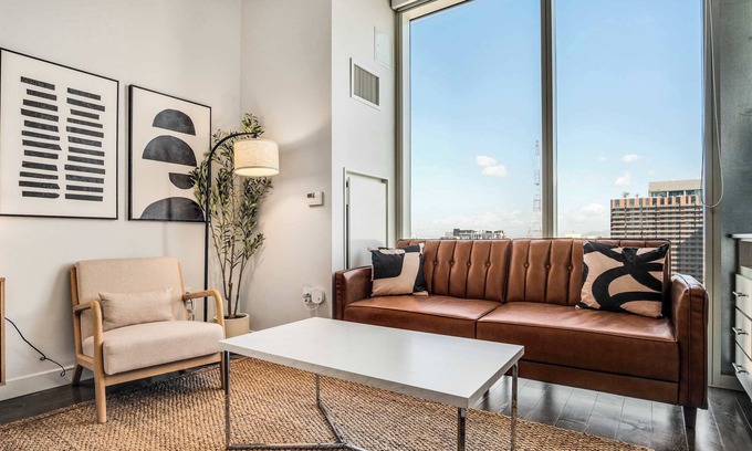 Downtown Phoenix Apartment | Boulevard Stays Highrise STU Sky Pool, Parking, Gym 23