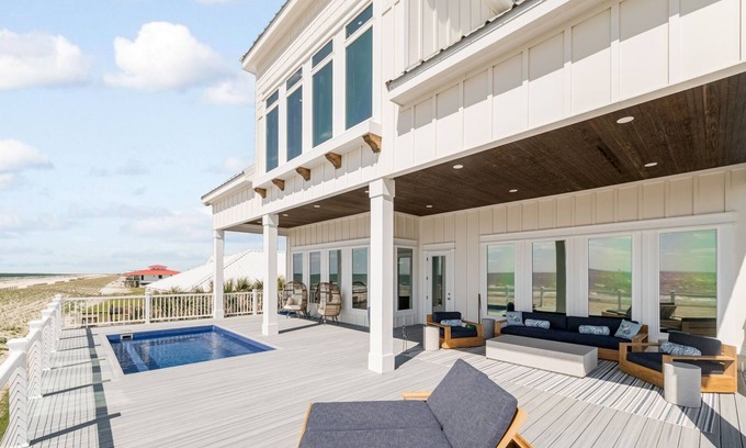 Grand Isle House | Bourbon Bay - Beachfront with Private Pool