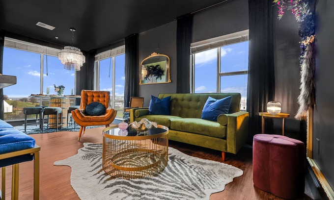 Eighth Avenue Condo | Bourbon & Bubbles, Downtown 3BR/3BA, Walkable, Rooftop Infinity Pool, 24/7Gym