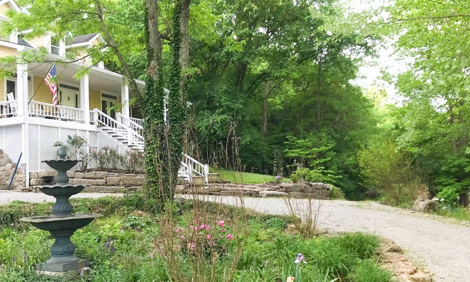 Bardstown Other | Bourbon Estate Trail sleeps 12, 6 BRs, 47ac of Waterfalls, Meadows and Creek