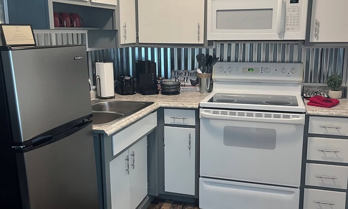 Bardstown Apartment | Bourbon Oak Loft - Spacious 2 bedroom, in the heart of the Bourbon Trail.