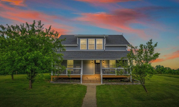 Frankfort House | Bourbon Trail Near Buffalo Trace-Hot Tub, Fire Pit, BBQ Grill
