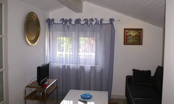 Castres House | Bouriette - The following BLUE 3 Per.