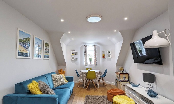 West Cliff Apartment | Bournecoast: Amore Mare (Love Sea) - a stylish apartment near sandy beach-FM9651