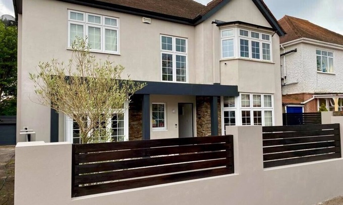 Westbourne House | BOURNECOAST: LARGE DETACHED FOUR BEDROOM HOUSE WITH LARGE PRIVATE GARDEN -HB8530