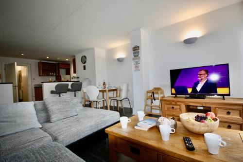 Bournemouth Apartment | Bournemouth Hot Tub & Sauna Holiday Let