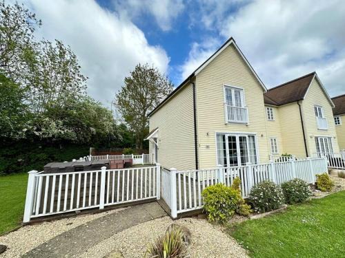 Ampney Crucis House | Bourton House Windrush Lake