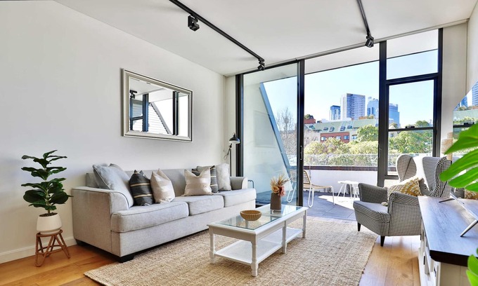 Ultimo Apartment | Boutique 2BR Penthouse - Split Level· View· Parking