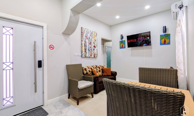 St. George's House | Boutique Hidden Gem | Downtown PRIME Location
