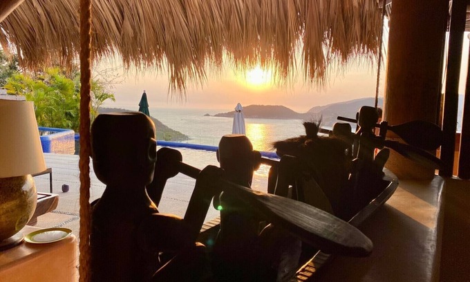 Playa Las Gatas House | Boutique home on the Zihuatanejo Bay, Just A Short Walk From The Beach.