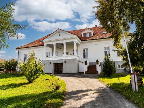 Ganesti House | Boutique Hotel Le Baron