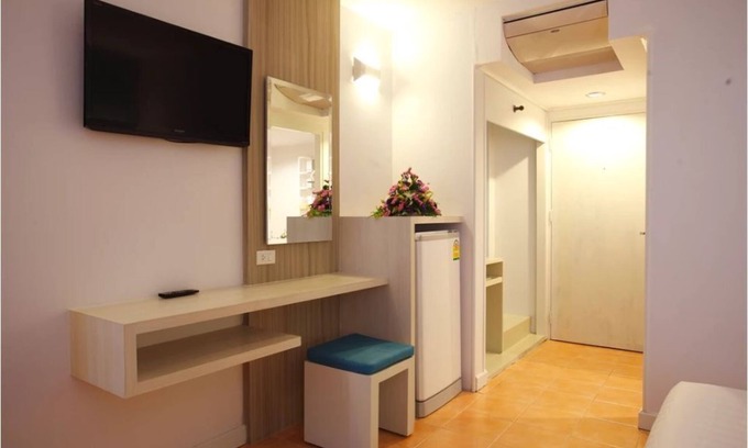 Karon Hotel | * Boutique hotel superior room #19, 3 min walk to karon beach *