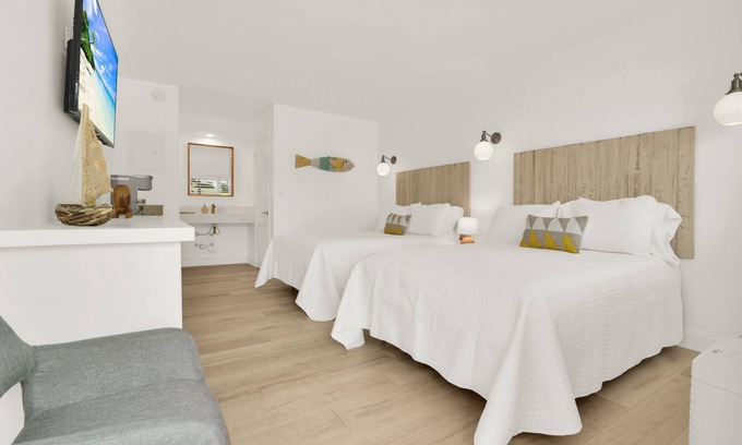 Deerfield Beach Hotel | Boutique Hotel 2 Double Beds 1 block to the beach!