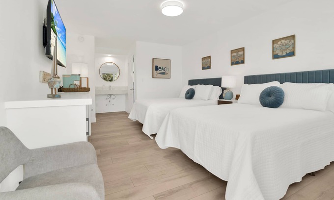 The Cove Hotel | Boutique Hotel 2 Double Beds 1 block to the beach!