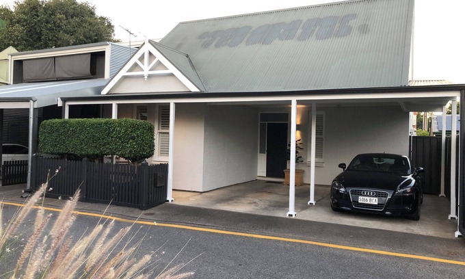 Kent Town House | Boutique Luxury Villa on Adelaide Fringe - 4 people - fortnightly clean included