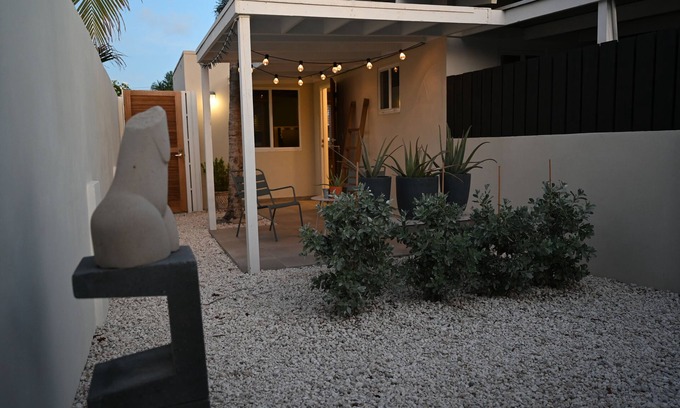 Rancho Apartment | Boutique Modern Spacious Holiday Apartment - lounge pool - 7 min from the beach!