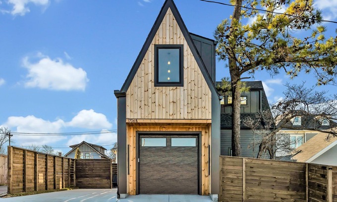 East Nashville House | Boutique Scandinavian 2Bdrm Guesthouse in East Nashville! - The Koselig Korner