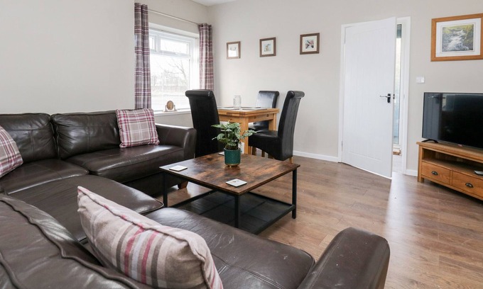 Gosforth Cottage | BOWBRIDGE, pet friendly, character holiday cottage in Gosforth