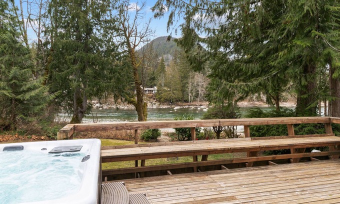 Baring Cottage | Bowman's Beach Cottage in Cascades with sandy riverfront & hot tub