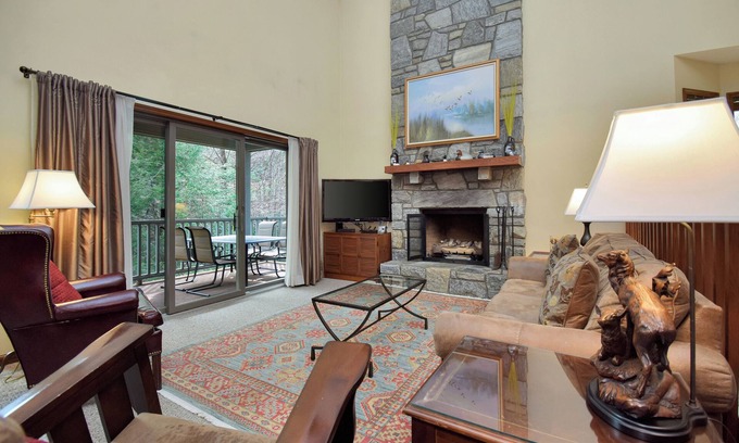 Blowing Rock Condo | Boxwood 4 | Fireplace, Restaurant, Pool, Spa