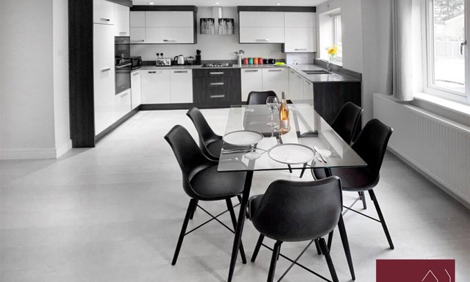 Bracknell Apartment | Bracknell - Garden, Parking, Ground Floor