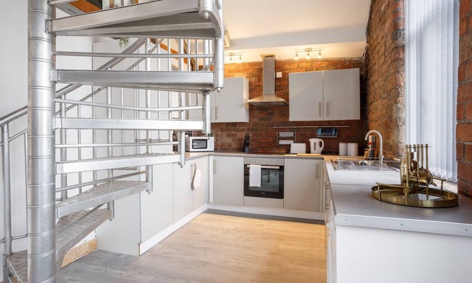 Bradford Apartment | Bradford: Broadgate Penthouse Duplex