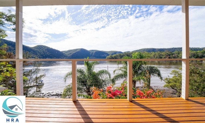 Milsons Passage House | Bradley's on Milsons Passage *Boat Access ONLY*