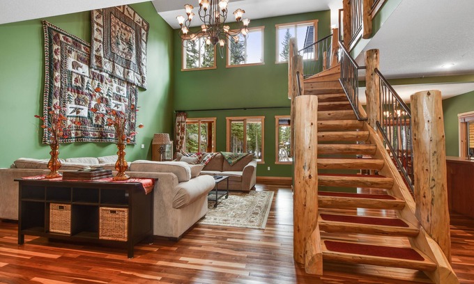 Bragg Creek House | Bragg Creek historic Cosy Cabin established in 1946