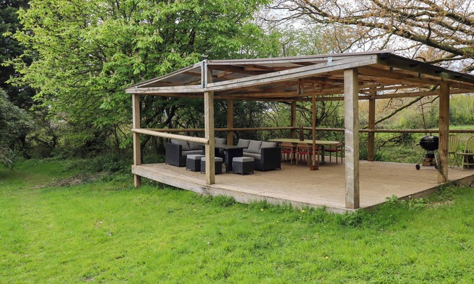 Okehampton Cottage | BRAMBLE COTTAGE, pet friendly, with a garden in Bridestowe