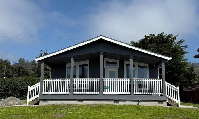 Smith River House | Brand new 2-bedroom beach house sleeps 4-5 in Smith River. 150 steps to beach!