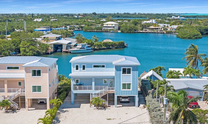 Marathon Cottage | Brand new 5bed/6bath pool w/45 foot dockage - available with 2 more homes