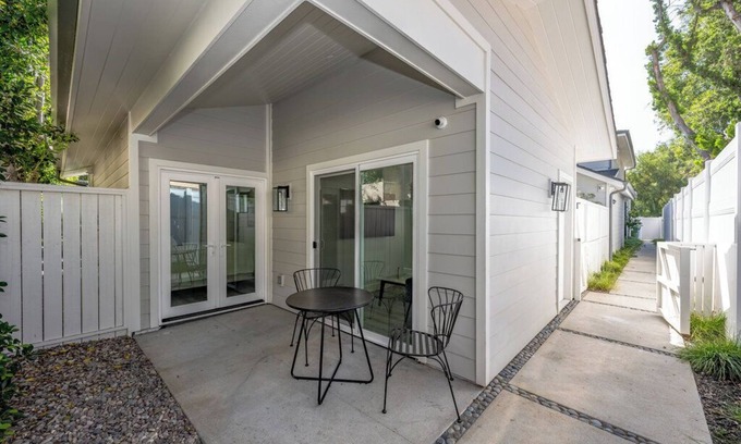 Sherman Oaks Cottage | Brand New Construction- 1 Bdrm Guest House- Sherman Oaks