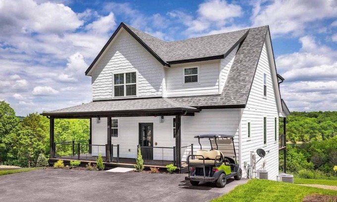 Kimberling City House | BRAND NEW! FREE amenities and a Gorgeous Lakefront Luxury Cabin with 2 Resort Pools
