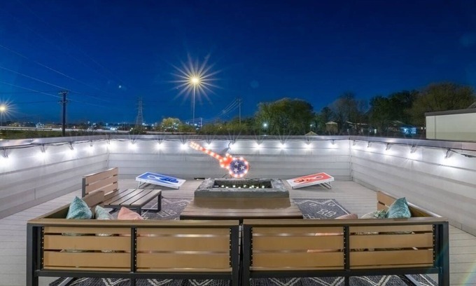 Berry Hill House | Brand New Large Luxury Home w Hot tub & Game Room!