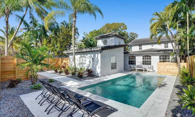 Victoria Park House | Brand New Luxury Vacation Home with heated POOL, walk to Las Olas & Beach