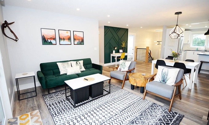 Pincher Creek House | BRAND NEW modern 2-bedroom, close to the mountains.