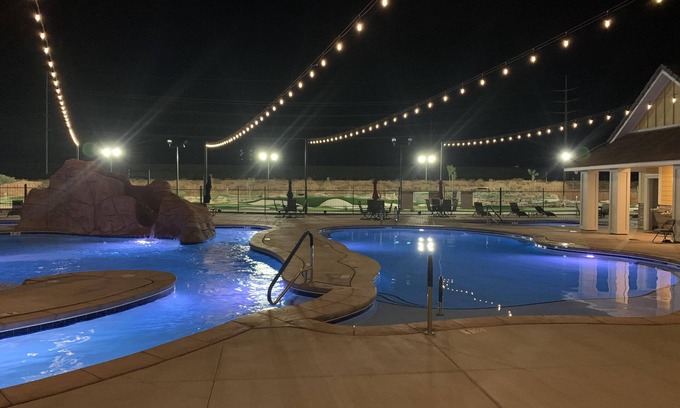 St. George House | Brand New | Pool | lazy river | Competition mini golf | RH