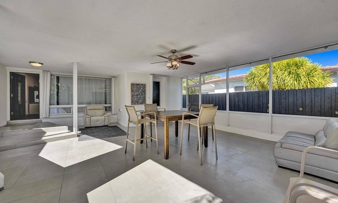 Surfside House | Brand new renovated quiet house in Surfside.