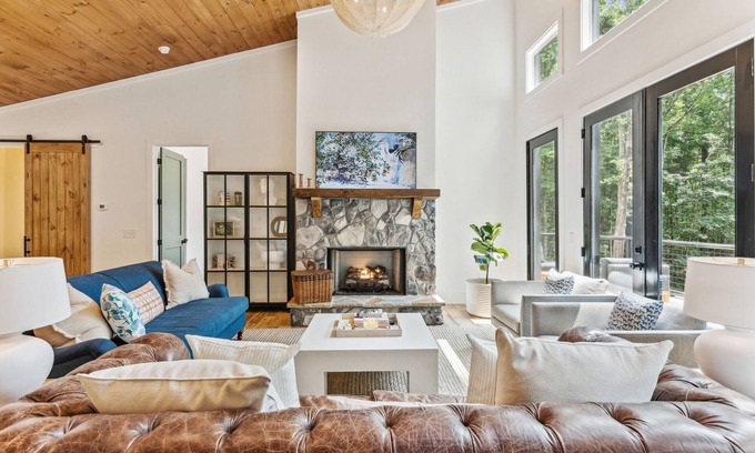 Ellijay House | Brand-New Retreat in Elijay: Book now for Fall!