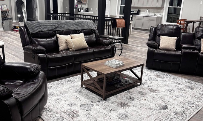 Kane Apartment | BRAND NEW, SPACIOUS, FUN - The Wolves Den on Fraley