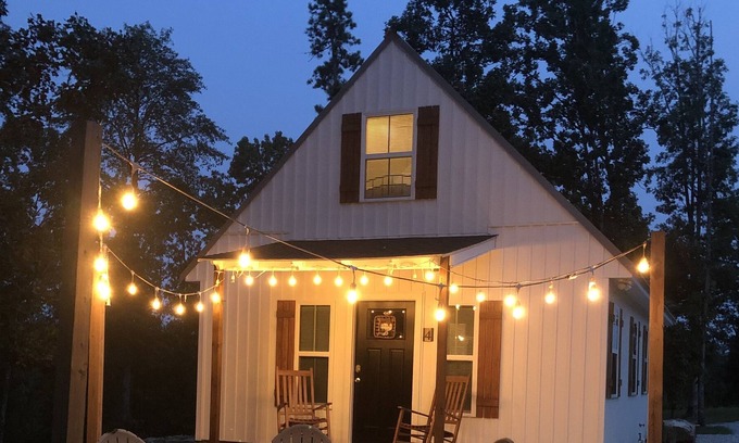 Edgemont Cottage | BRAND NEW! Tiny Cottage near Greers Ferry Lake~HillCreek Cabins