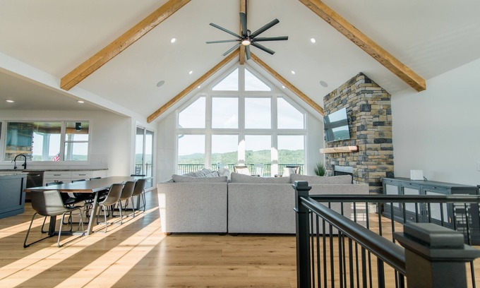 La Follette House | - Brand New to VRBO - Norris Lake Home~Breathtaking Views~Lake Access~Deerfield