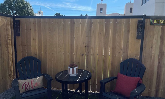 South Broadway House | Brand New Townhome. Private Fenced Backyard. NEAR DOWNTOWN