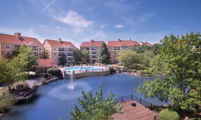 Table Rock Hotel | Branson at the Meadows 2 Bedroom Lock Off Unit!