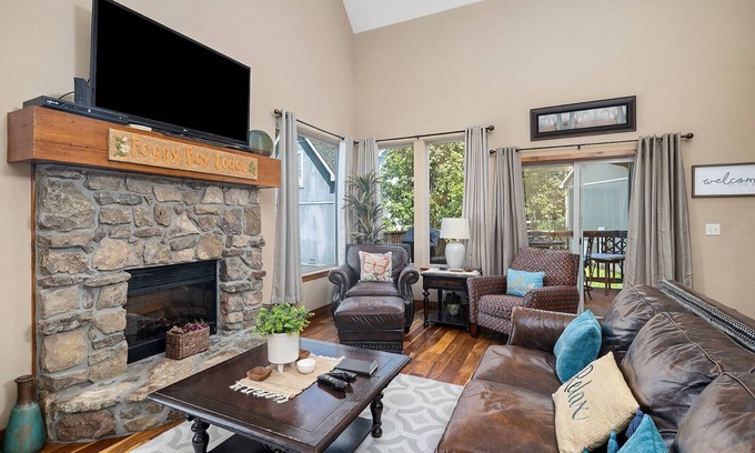 Hollister House | Branson Escape | 4BR Home + Resort Amenities