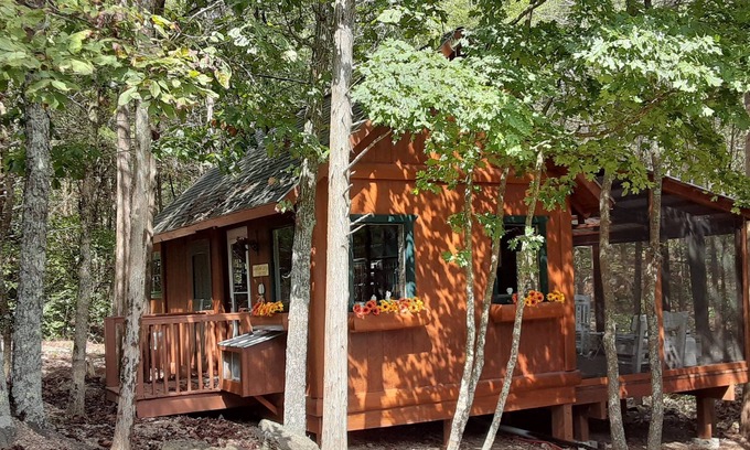 Branson Cottage | BRANSON HOBBY FARM FOR COUPLES Beautiful Rustic Cottage/Hot Tub and Hobby Farm