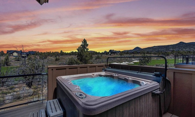 Powell Butte Cabin | Brasada Ranch | 4 King Suites | Mtn & Golf Views